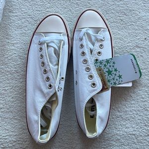 Brand new low top Converse